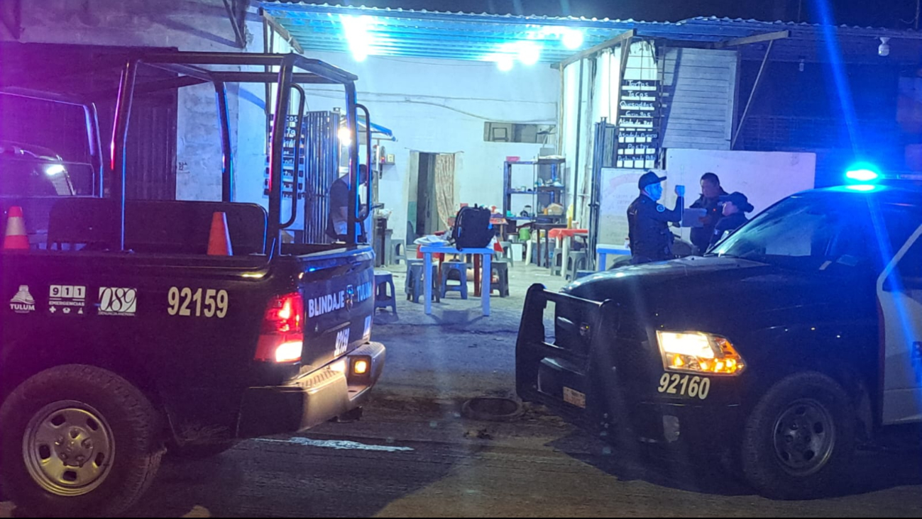 Asesinan a mujer a balazos dentro de una taquería en la avenida de Okot en Tulum