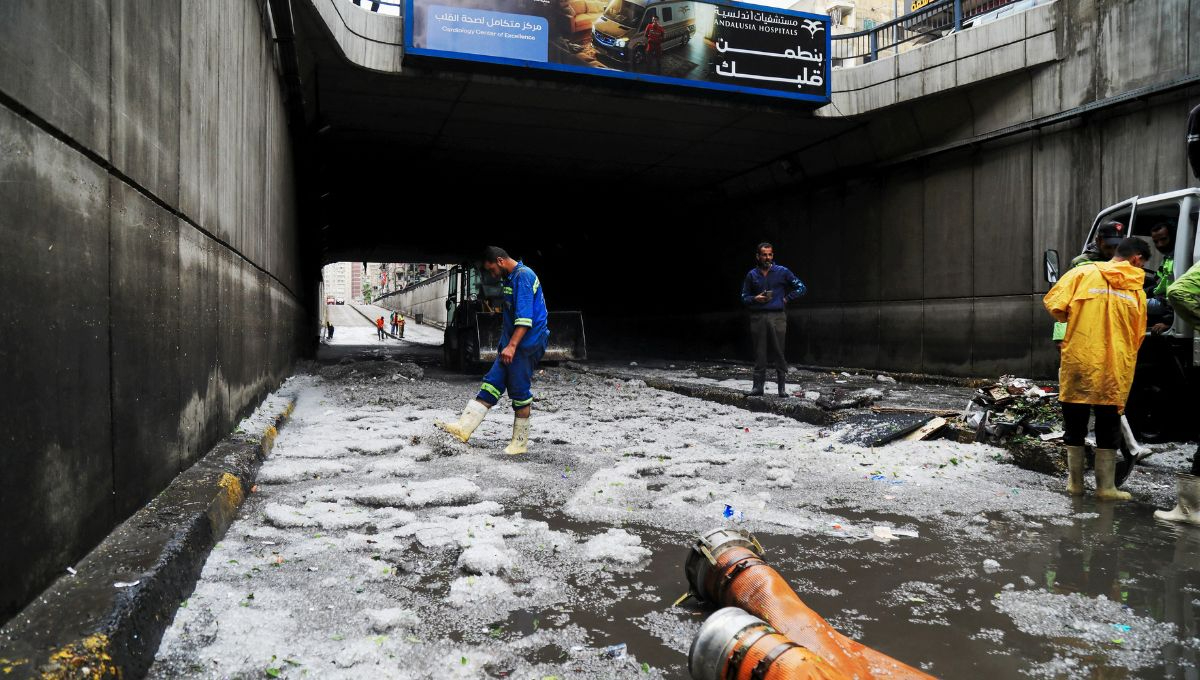 Aunque las tormentas son comunes en la región costera del Mediterráneo, esta tormenta fue descrita como "sin precedentes". Aunque las tormentas son comunes en la región costera del Mediterráneo, esta tormenta fue descrita como "sin precedentes".