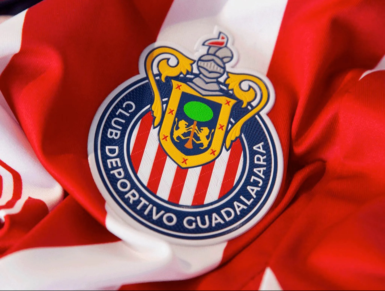 Chivas quiere ir por un defensor que se le ha negado Chivas quiere ir por un defensor que se le ha negado