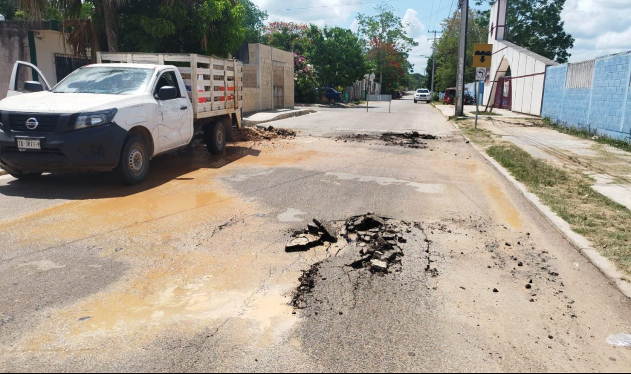 El incidente provocó el levantamiento del pavimento y la interrupción del suministro de agua potable en toda la ciudad. El incidente provocó el levantamiento del pavimento y la interrupción del suministro de agua potable en toda la ciudad.