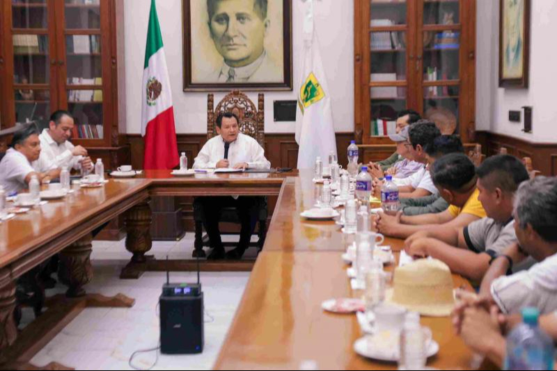 Joaquín Díaz Mena se reúne con integrantes de la CNTE: Reconoce demandas y llama a concluir el ciclo escolar