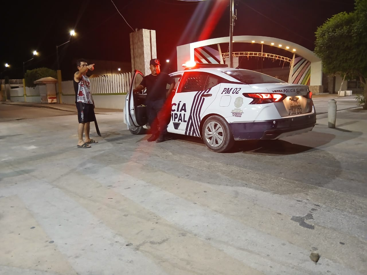 Vecinos alertan por WhatsApp y evitan robo en Escárcega, pero ladrón se escapa Vecinos alertan por WhatsApp y evitan robo en Escárcega, pero ladrón se escapa