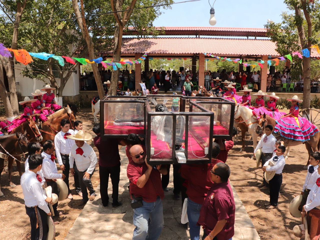 Arrancan festejos por los 460 años del Cristo Negro de San Román en Campeche Arrancan festejos por los 460 años del Cristo Negro de San Román en Campeche