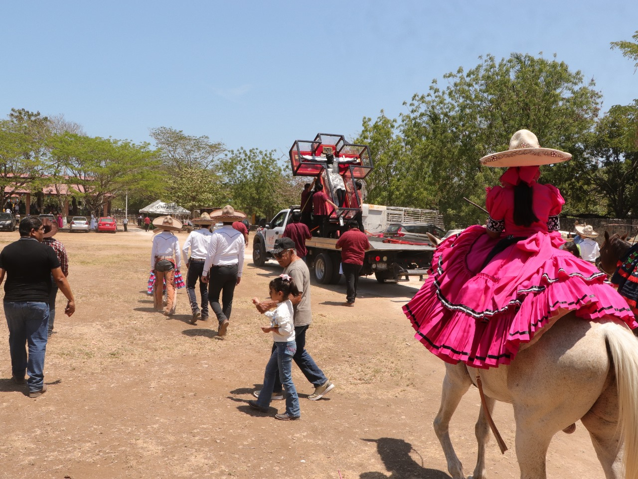 Campechanos celebran al Cristo Negro con emotiva ceremonia y fiesta charra Campechanos celebran al Cristo Negro con emotiva ceremonia y fiesta charra
