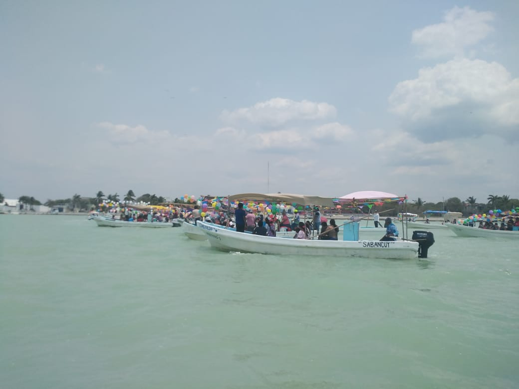 Pescadores de Sabancuy Agradecen un Año Más de Faena con Procesión Acuática Pescadores de Sabancuy Agradecen un Año Más de Faena con Procesión Acuática