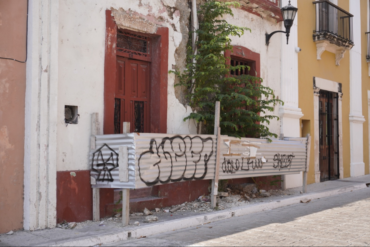 Urgen aplicar la ley a dueños que descuidan casas del Centro Histórico de Campeche