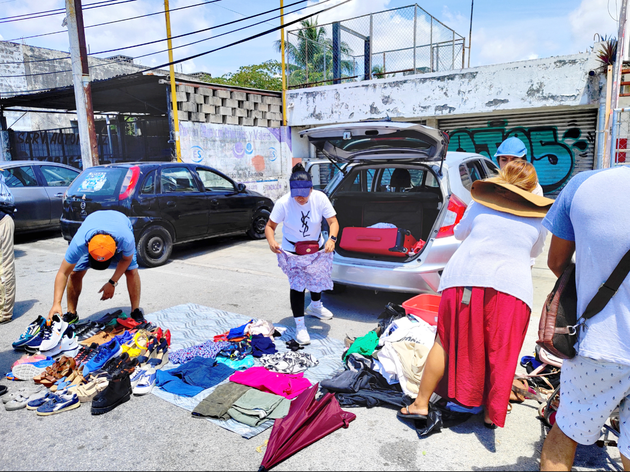 400 puestos conforman este parián que se instala en la Región 100 de la ciudad