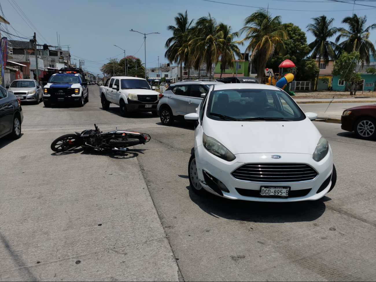 Fuerte choque en Ciudad del Carmen deja a motociclistas con heridas graves