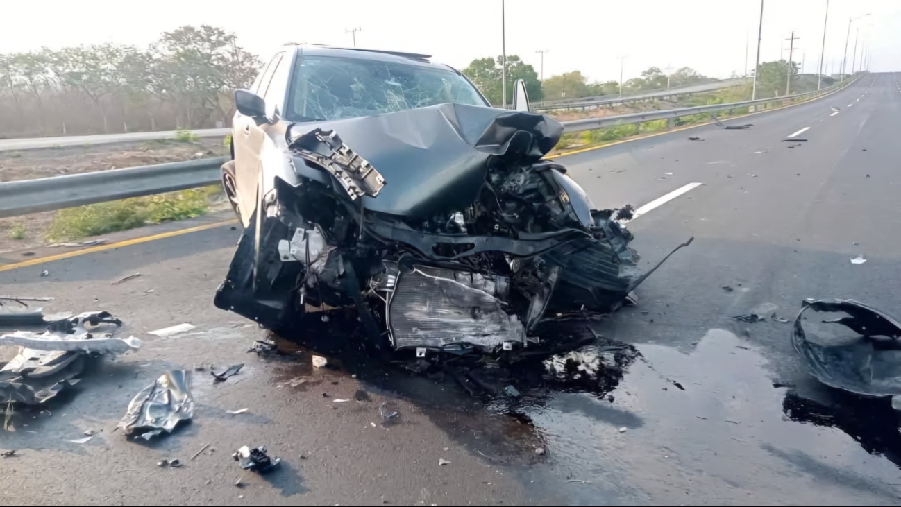 Conductora muere tras un aparatoso choque en la carretera Mérida-Progreso