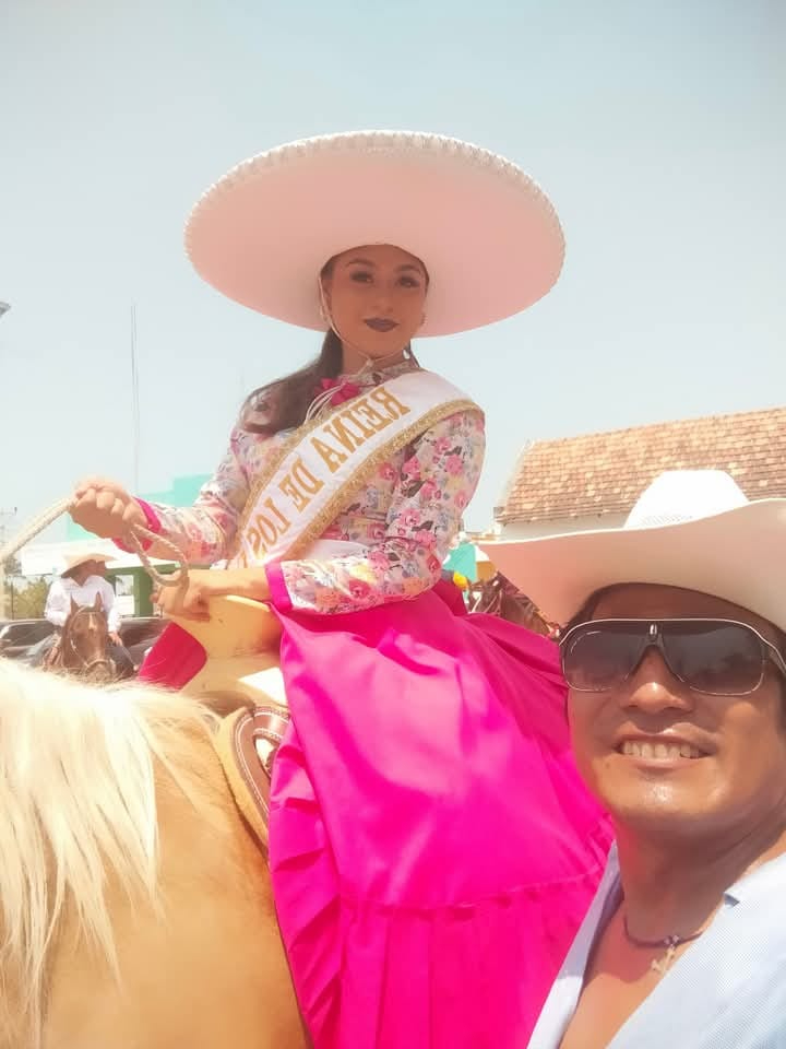 La reina de la Expo Feria Ganadera encabezó el recorrido.