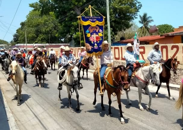 Día del Ganadero en Sabancuy: Así fue el tradicional paseo a caballo con la Santa Cruz 