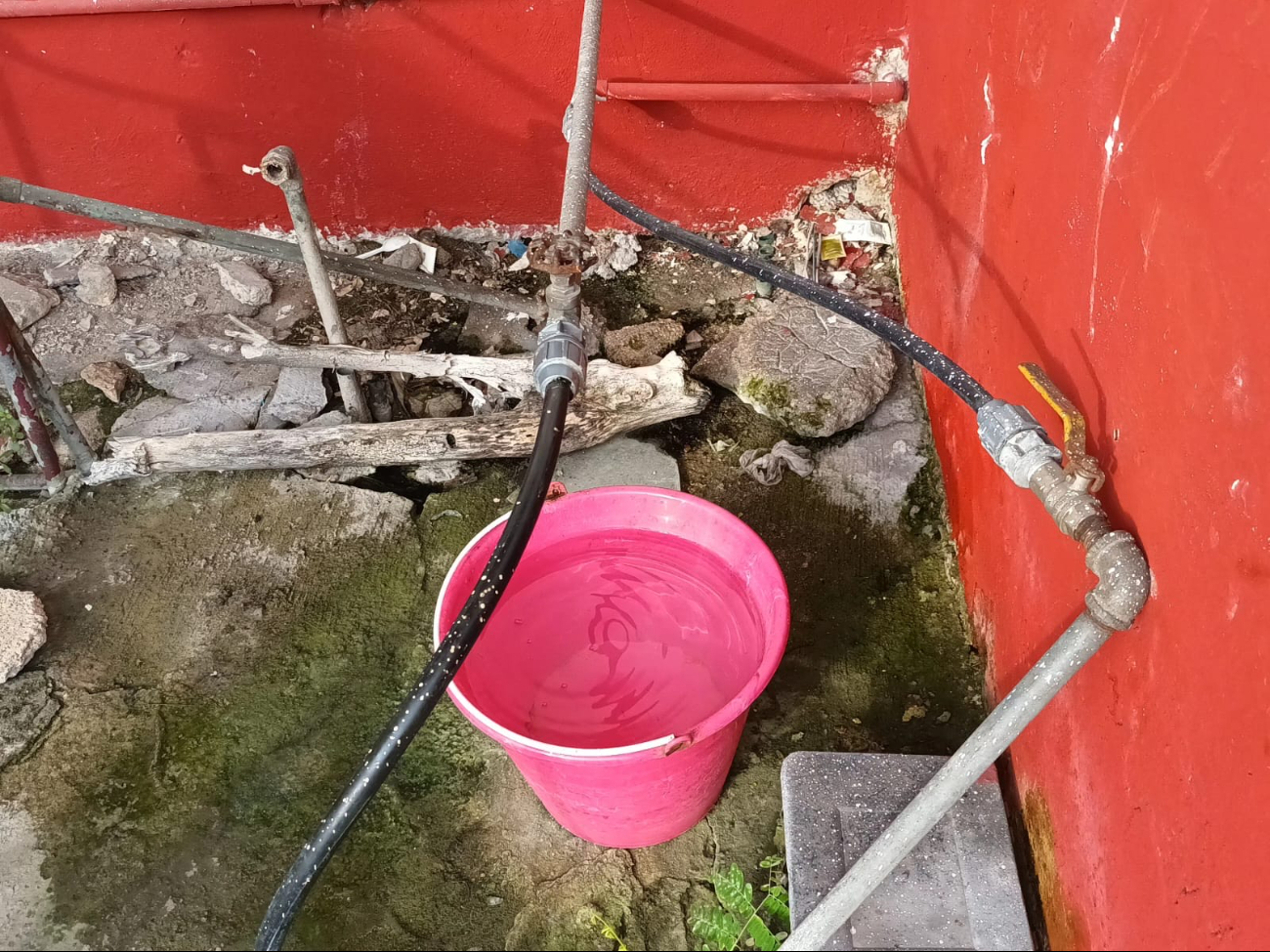 Escasea el agua en las casas de Telchac Pueblo por daños en las tuberías