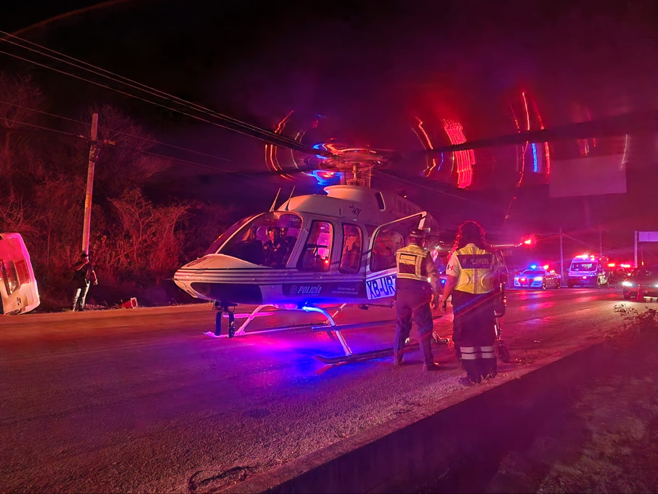 14 personas resultaron heridas del accidente carretero. 14 personas resultaron heridas del accidente carretero.