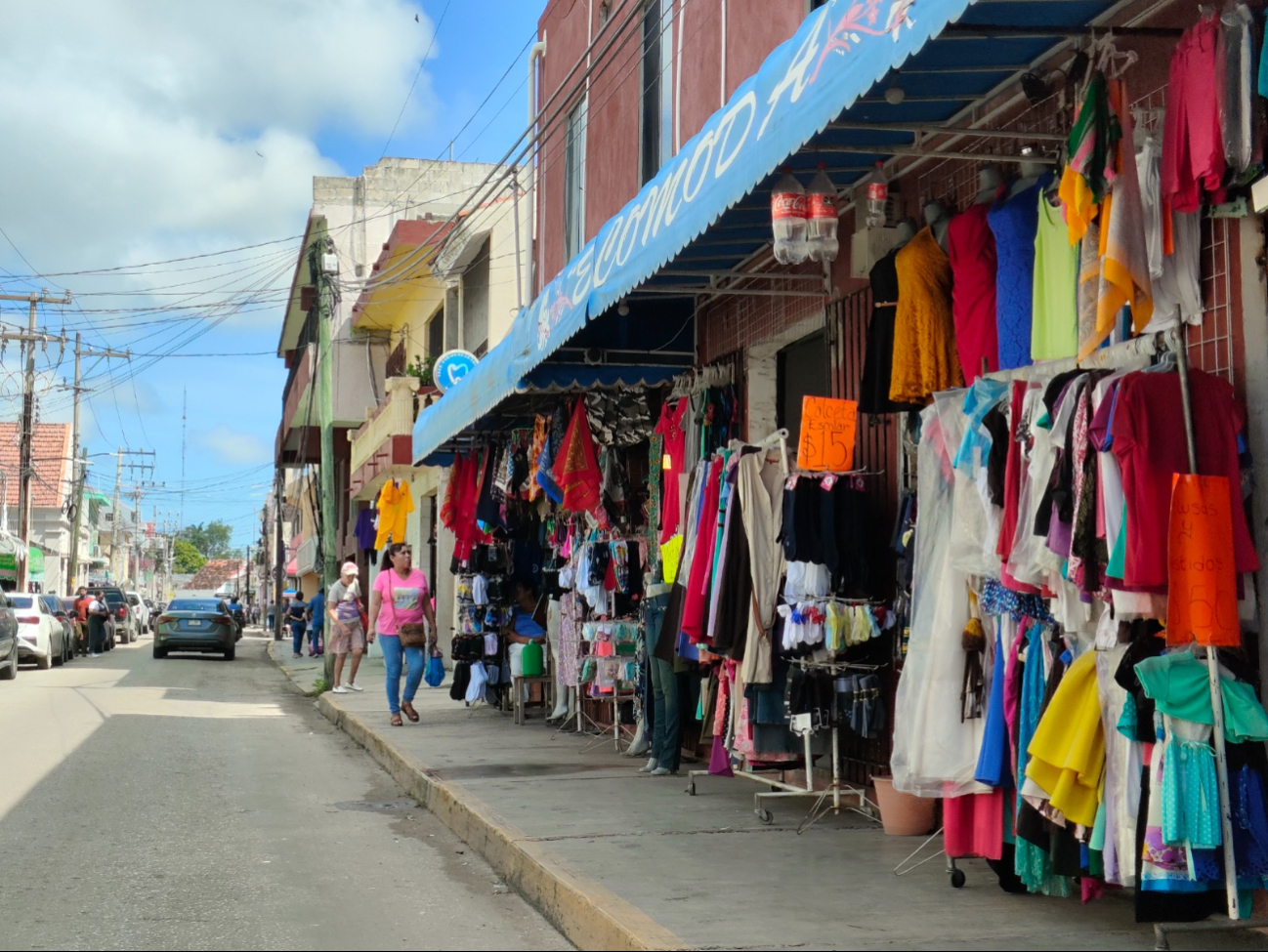 Comerciantes del mercado AFA enfrentan con cautela el Día de las Madres ante la crisis económica persistente.