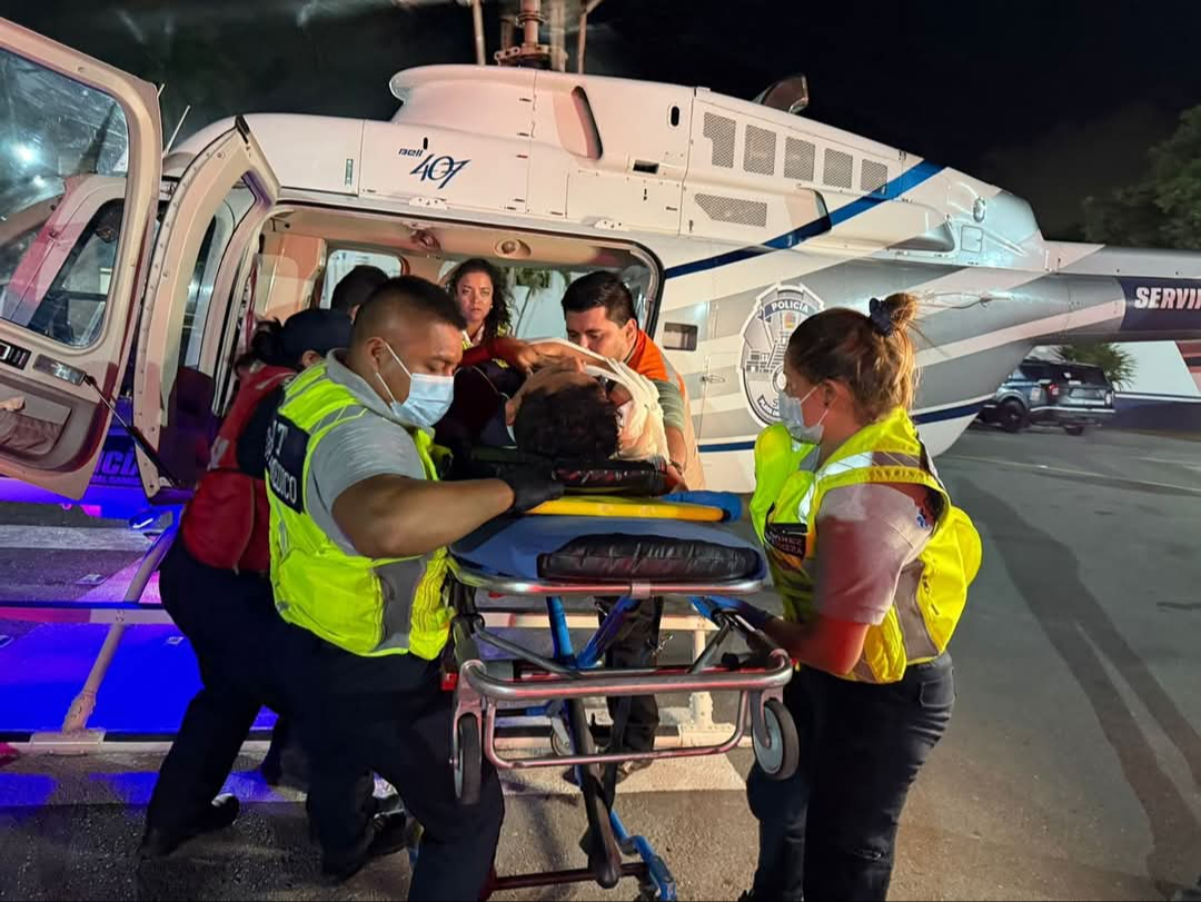 Debido a las heridas, un sujeto tuvo que ser trasladado en helicóptero. Debido a las heridas, un sujeto tuvo que ser trasladado en helicóptero.