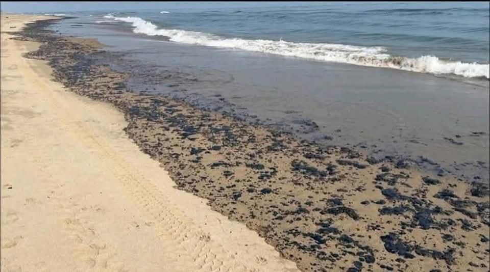 Alertan riesgo de derrame petrolero en costas de Atasta