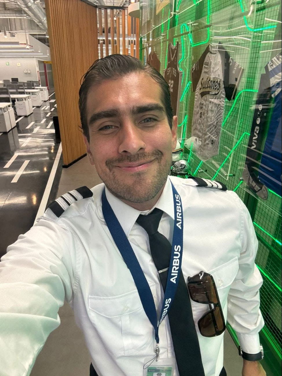 Con ocho años de trayectoria en la aviación Con ocho años de trayectoria en la aviación