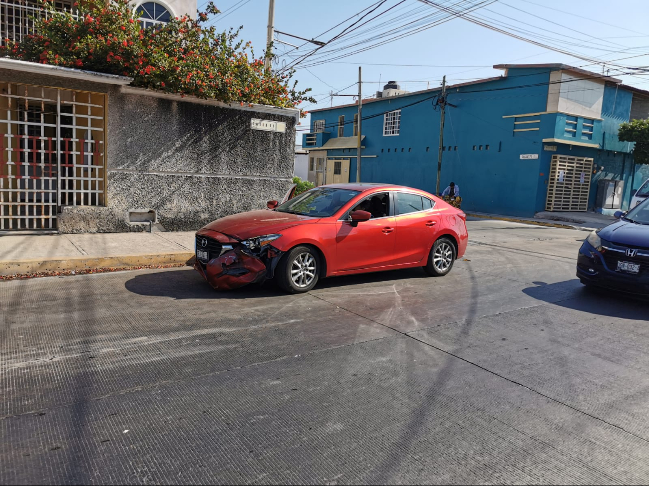 Corte de circulación provoca aparatoso choque en la colonia Morelos