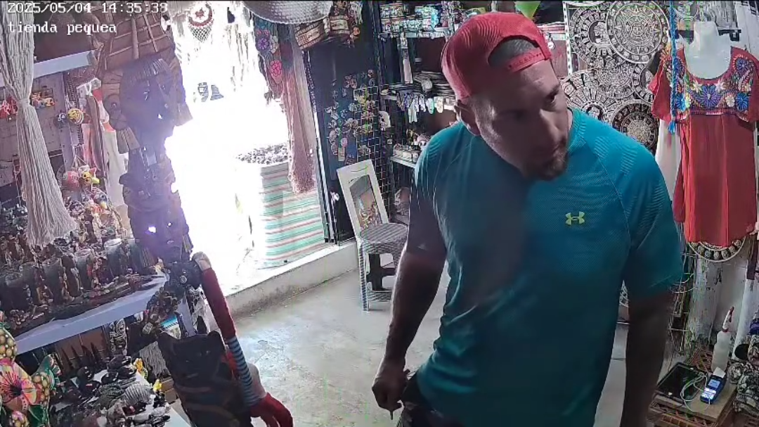 Extranjero agrede verbalmente a comerciante de artesanías en Puerto Morelos Extranjero agrede verbalmente a comerciante de artesanías en Puerto Morelos