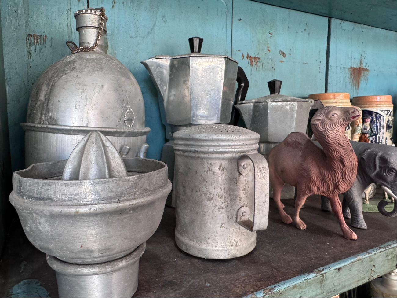 Los objetos son restaurados para ser puestos en exhibición Los objetos son restaurados para ser puestos en exhibición