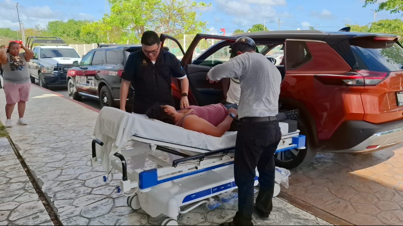 Mototaxista de Cancún sufre de ataque armado; es llevada al hospital
