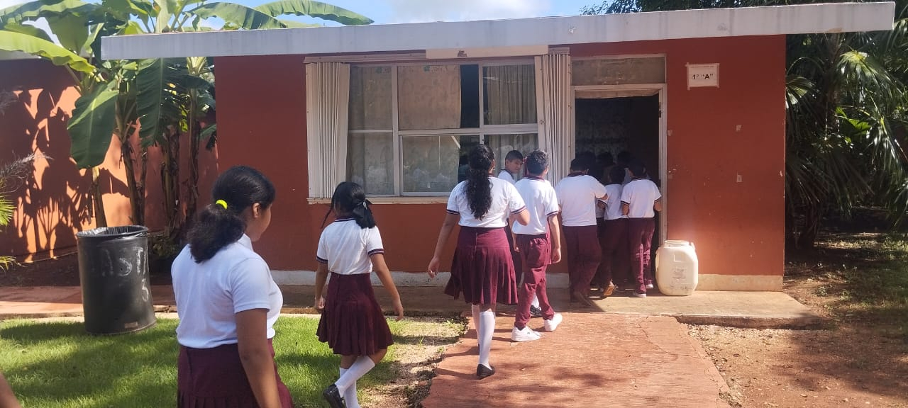 Alumnos de secundaria no saben cómo aprobarán el ciclo escolar 2024-2025 Alumnos de secundaria no saben cómo aprobarán el ciclo escolar 2024-2025