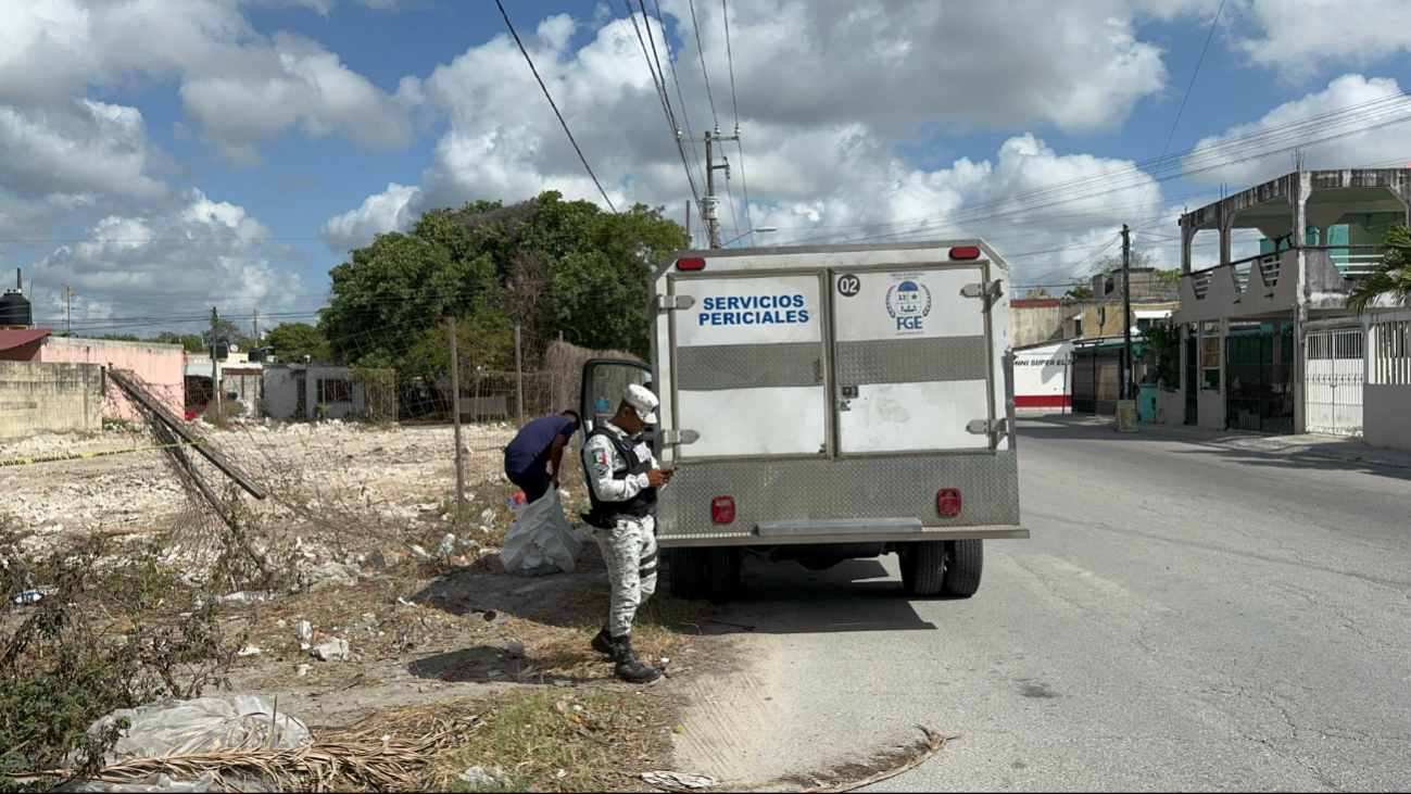 Autoridades y Semefo llegaron al lugar de los hechos para las investigaciones Autoridades y Semefo llegaron al lugar de los hechos para las investigaciones