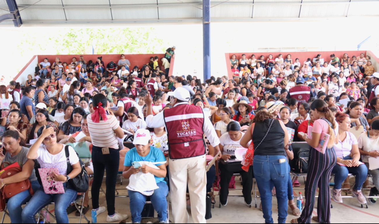 Hubo gran afluencia en el registro al programa Mujeres Renacimiento Hubo gran afluencia en el registro al programa Mujeres Renacimiento