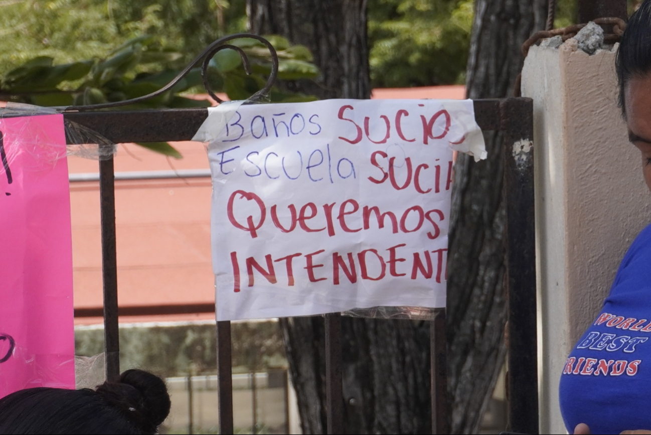 La Secretaría de Educación prometió un intendente en siete días y aseguró que la obra será gestionada ante el Inifeec. La Secretaría de Educación prometió un intendente en siete días y aseguró que la obra será gestionada ante el Inifeec.