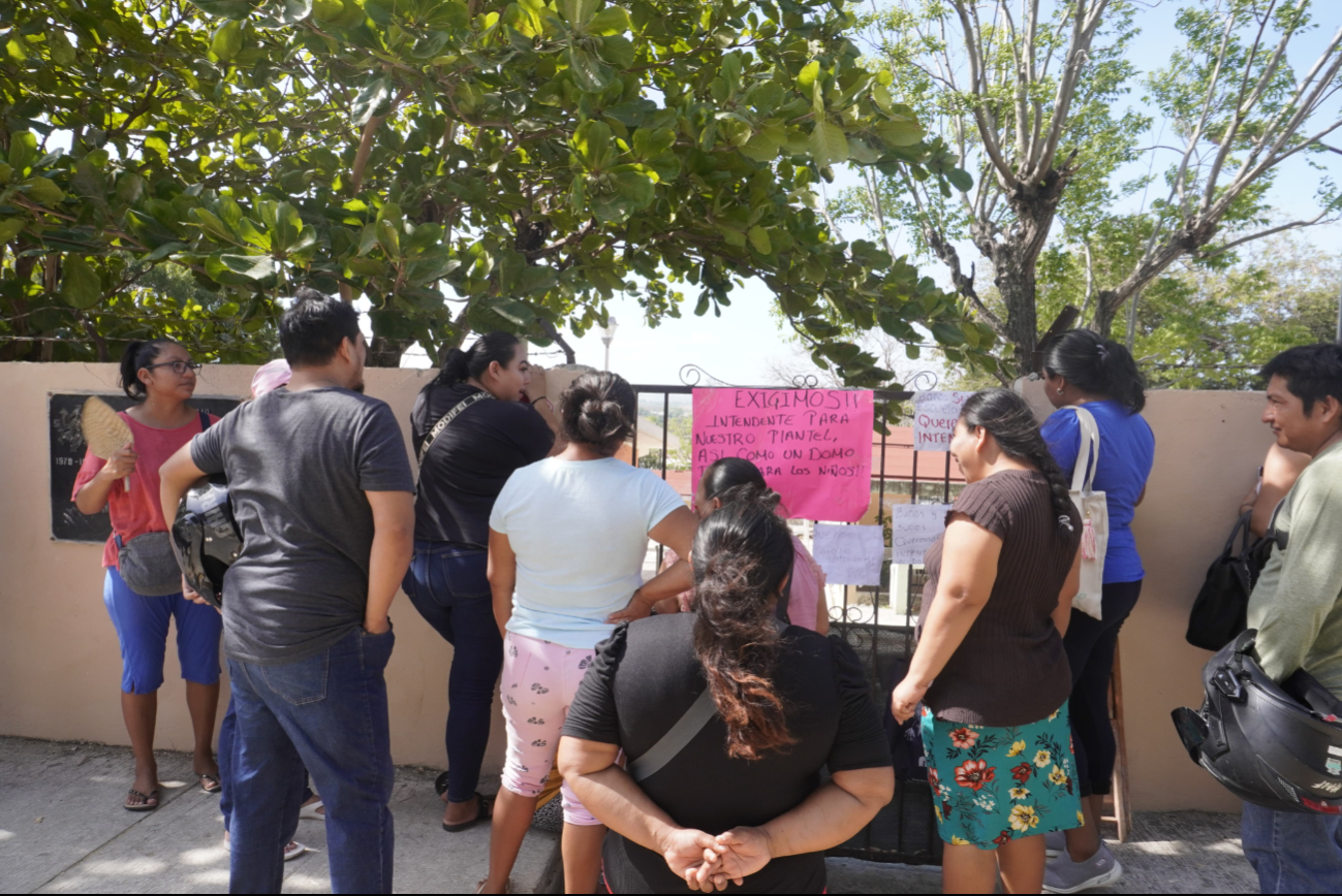Tensión en primaria 'Lázaro Cárdenas' Tensión en primaria 'Lázaro Cárdenas'