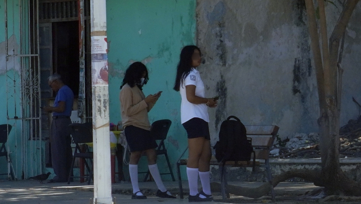 Cesan a tres maestros en Campeche por presunto acoso a alumnas 