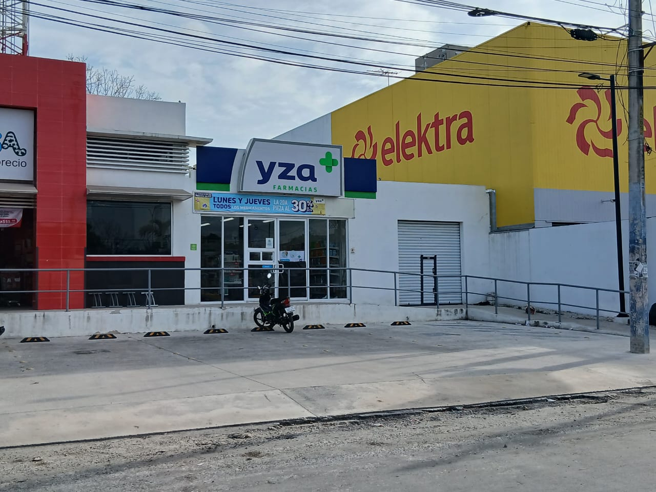 Hombre armado roba en farmacia de Escárcega durante la madrugada