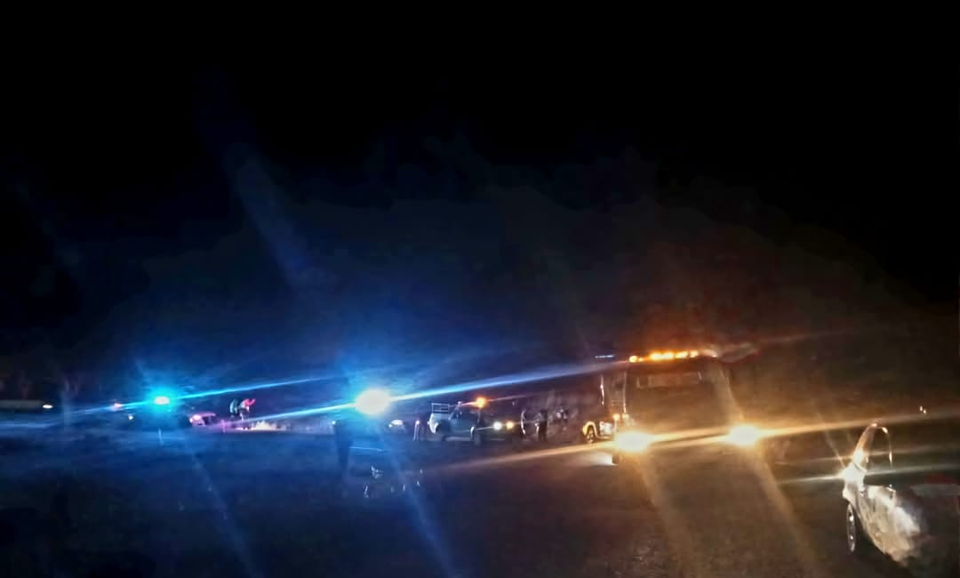 Piedras en el pavimento provocan accidente nocturno en Villamadero