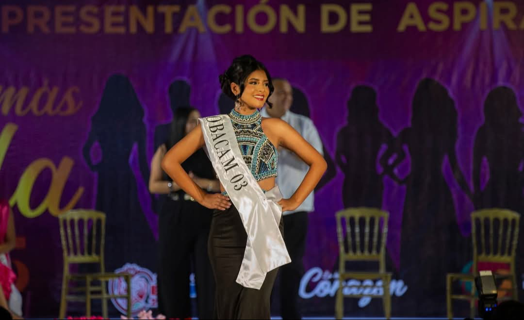 El evento comenzó con un colorido desfile nocturno por la avenida Héctor Pérez Martínez. El evento comenzó con un colorido desfile nocturno por la avenida Héctor Pérez Martínez.