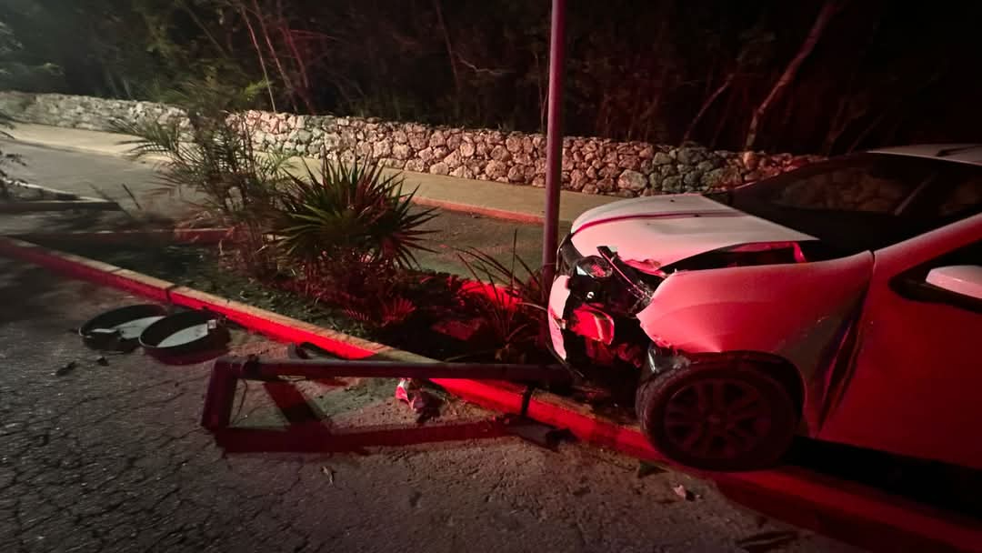 En el incidente no se reportaron personas lesionadas, solo daños materiales En el incidente no se reportaron personas lesionadas, solo daños materiales