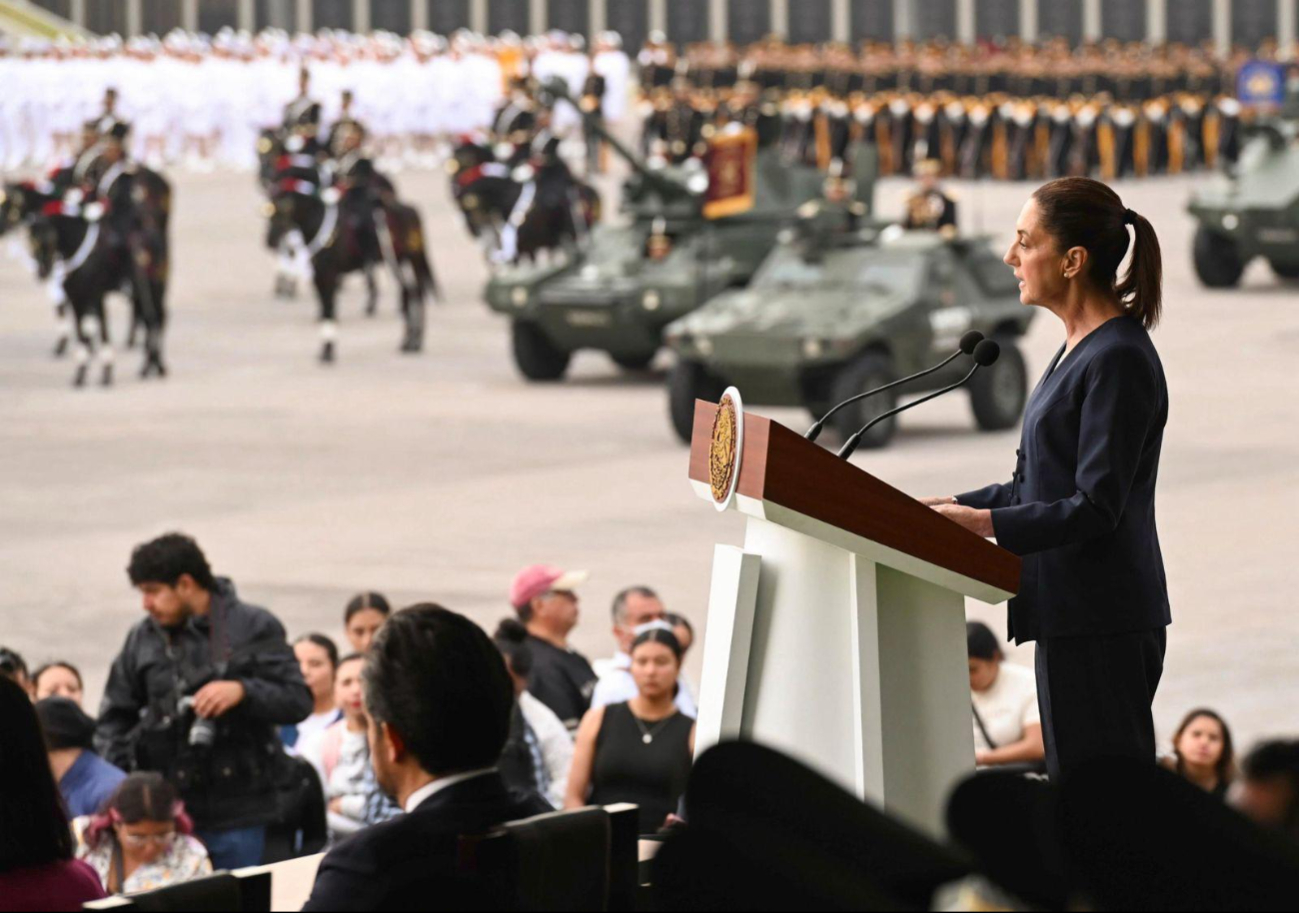 ‘Estamos construyendo paz’: Claudia Sheinbaum se rinde a las fuerzas armadas de México