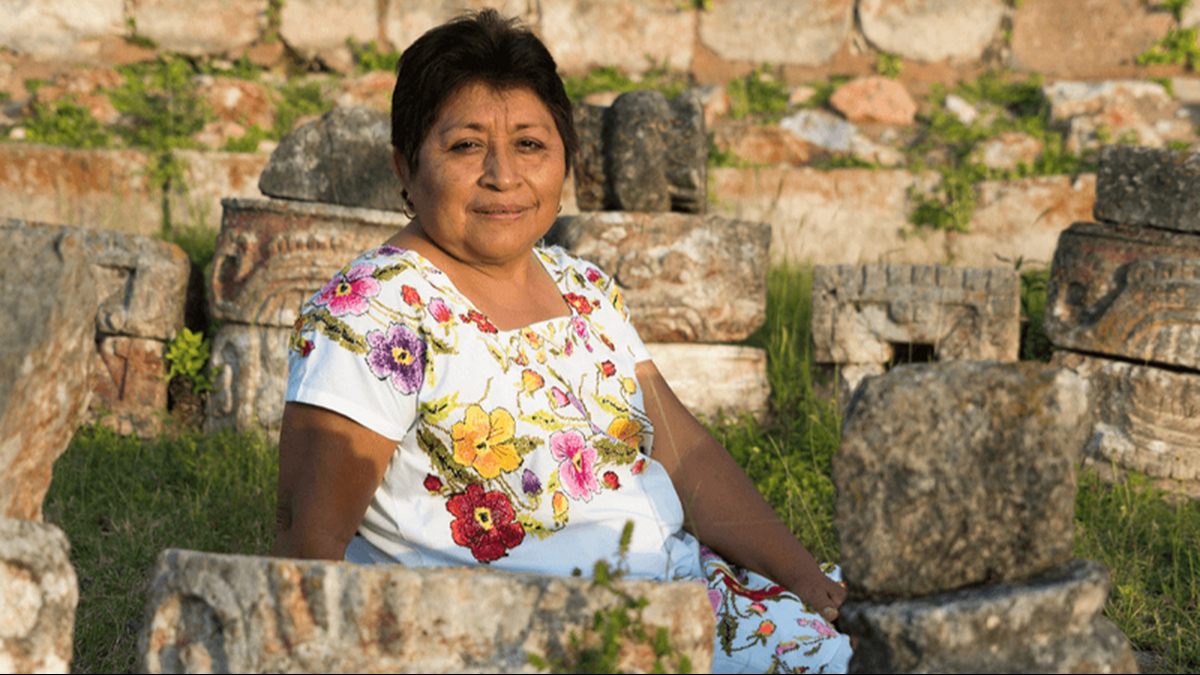 Localidades como Hopelchén, Bolonchén y Dzibalchén conservan tradiciones mayas vivas. Localidades como Hopelchén, Bolonchén y Dzibalchén conservan tradiciones mayas vivas.