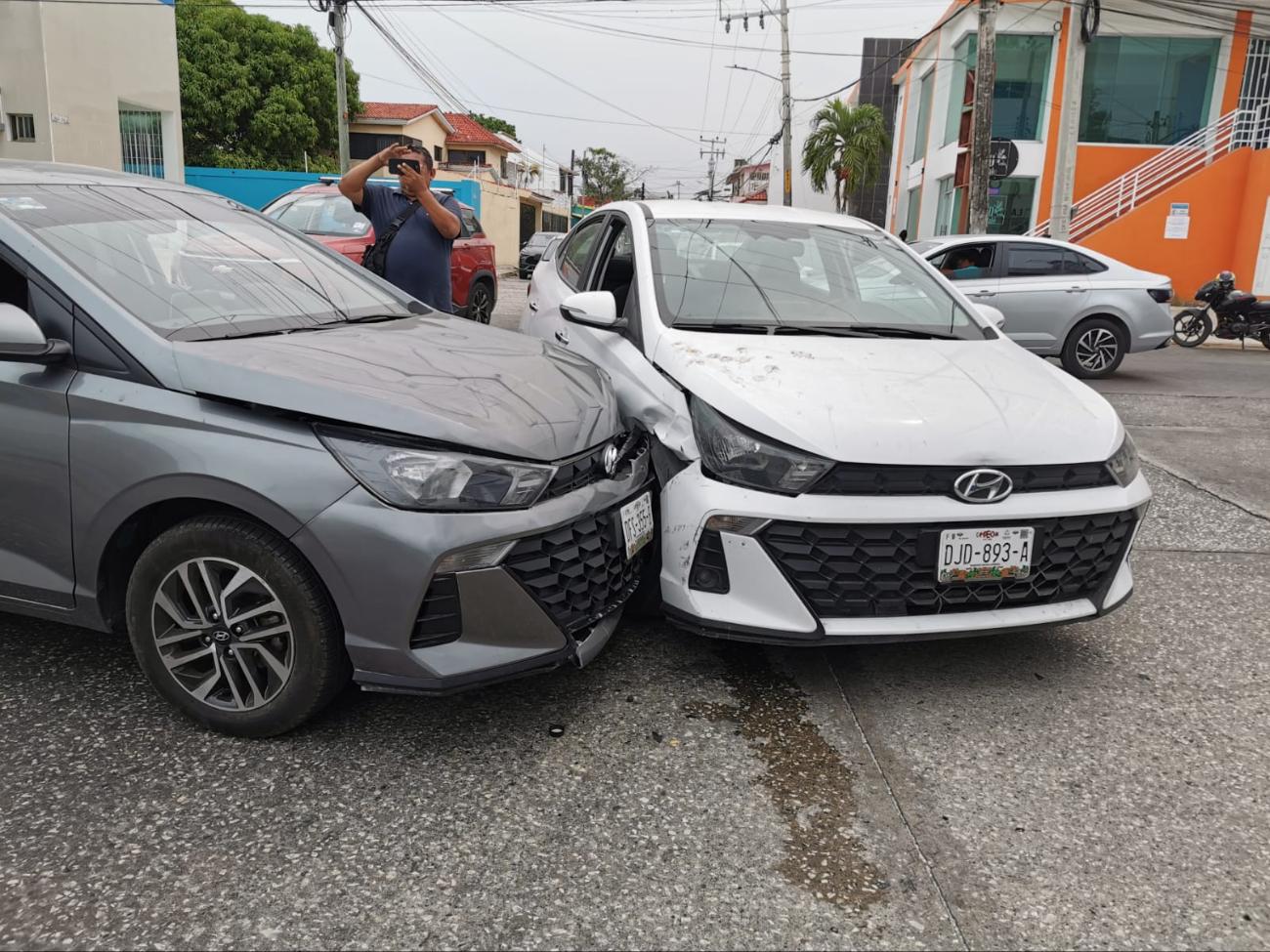 Accidente entre dos Hyundai genera movilización de aseguradoras en calles carmelitas    