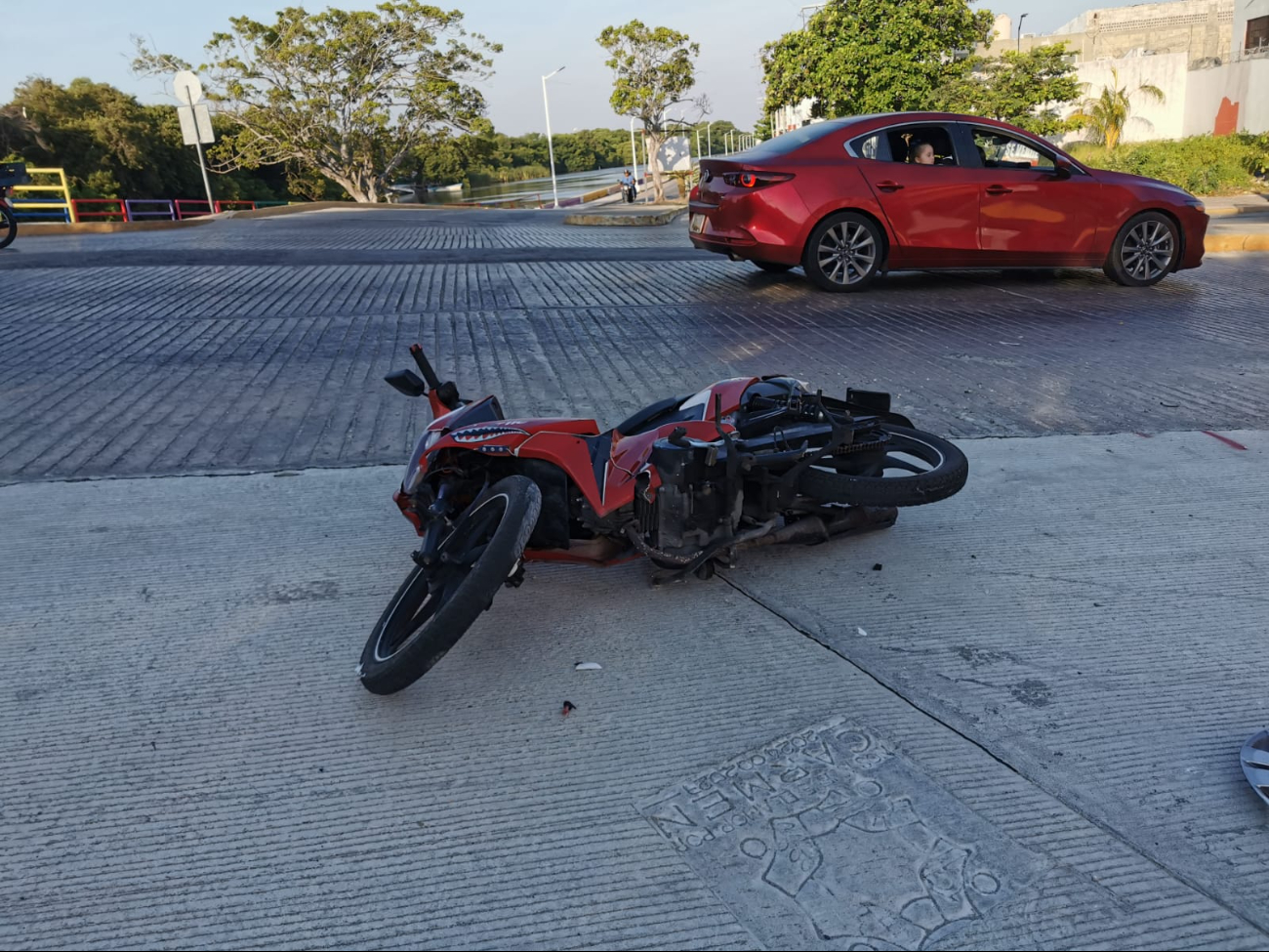 Conductor se da a la fuga tras atropellar a motociclista en Ciudad del Carmen