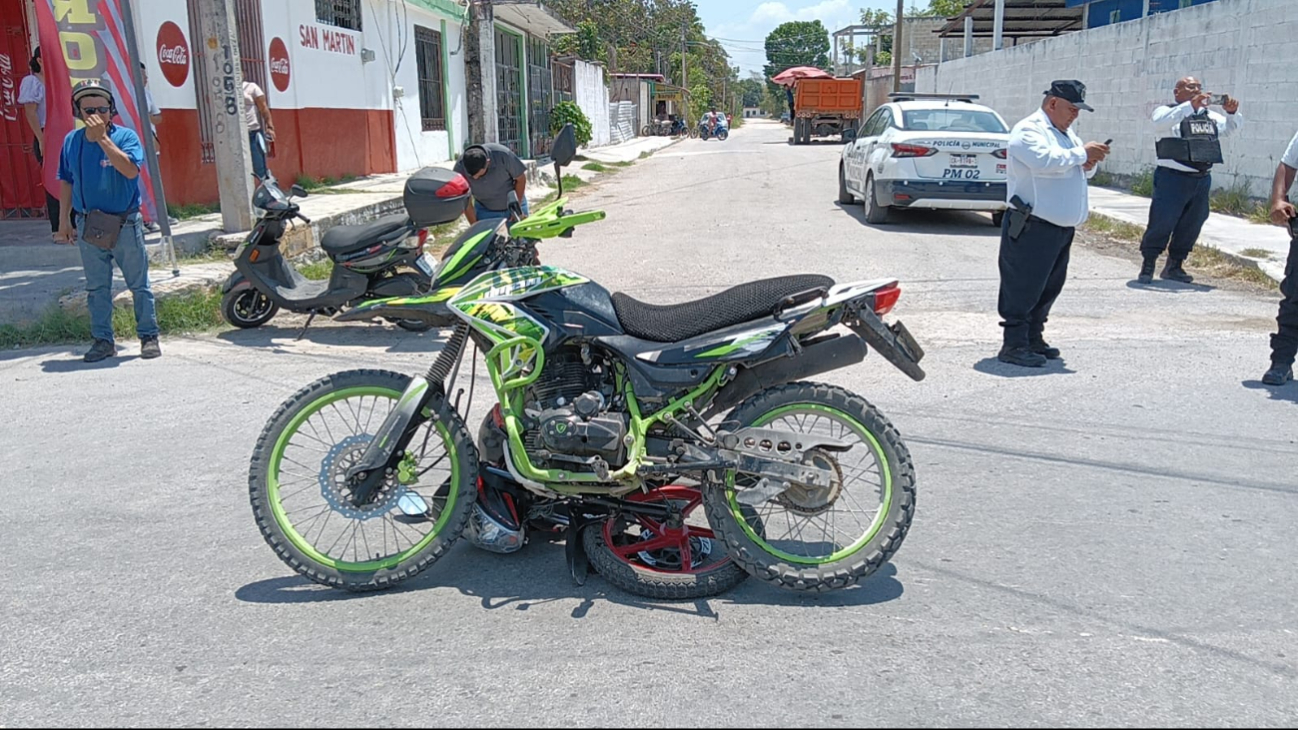 Choque entre motocicletas deja un lesionado en la colonia Revolución, Escárcega 
