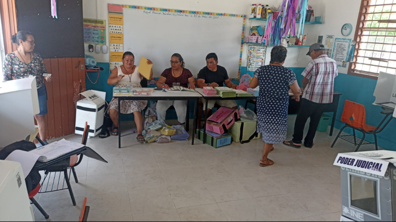 En las casillas de la escuela, las votaciones se registraron como tranquilas En las casillas de la escuela, las votaciones se registraron como tranquilas