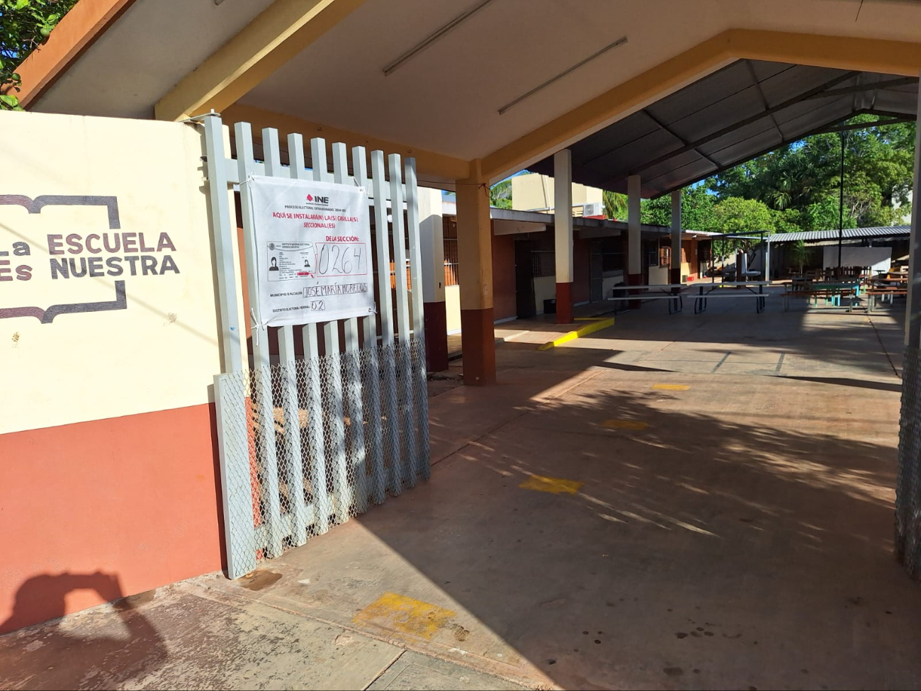 En las escuela primaria Vicente Guerrero y Carlos Lugo López) no había nadie esperando turno para votar En las escuela primaria Vicente Guerrero y Carlos Lugo López) no había nadie esperando turno para votar