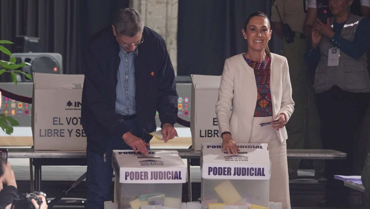 La presidenta Claudia Sheinbaum emitió su voto en la Casilla Basica instalada en el Museo de Arte de la SHCP La presidenta Claudia Sheinbaum emitió su voto en la Casilla Basica instalada en el Museo de Arte de la SHCP