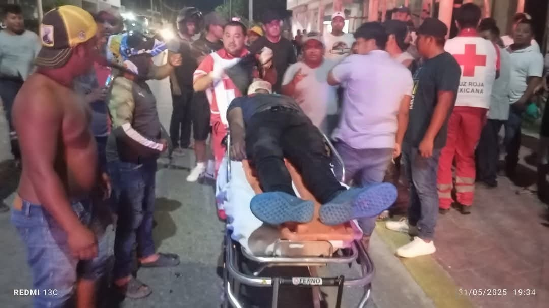 Motociclista sale proyectado tras accidente en calles de Xpujil, Calakmul Motociclista sale proyectado tras accidente en calles de Xpujil, Calakmul