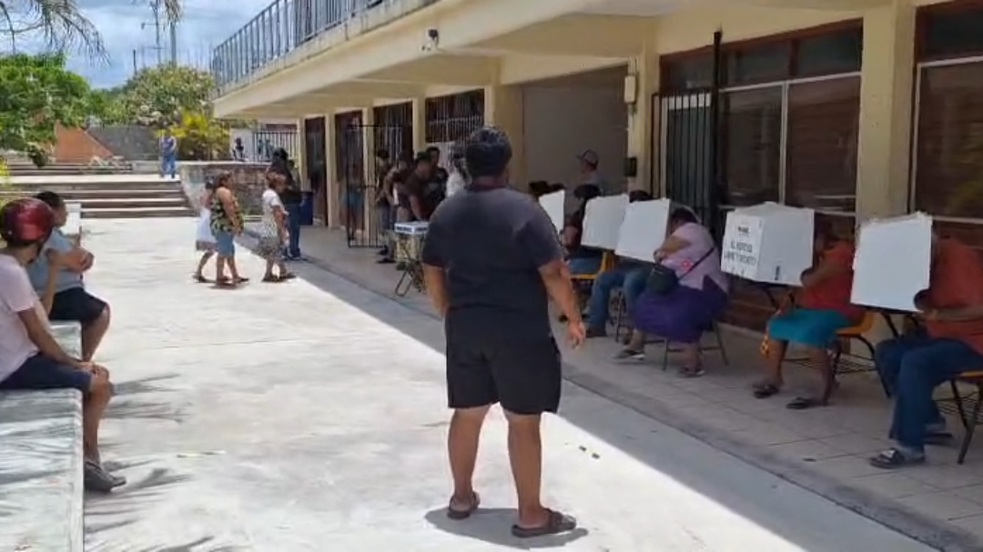 Retraso de apertura de casillas y poca participación de la ciudadanía; así fueron las votaciones en Felipe Carrillo Puerto Retraso de apertura de casillas y poca participación de la ciudadanía; así fueron las votaciones en Felipe Carrillo Puerto