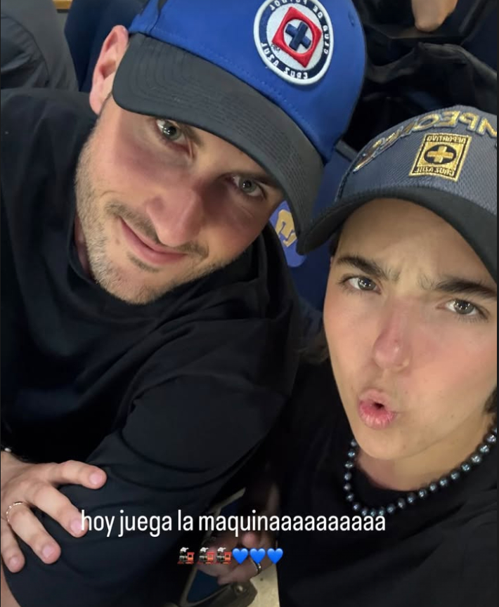 Santi está de visita en CDMX junto con su esposa y familia Santi está de visita en CDMX junto con su esposa y familia