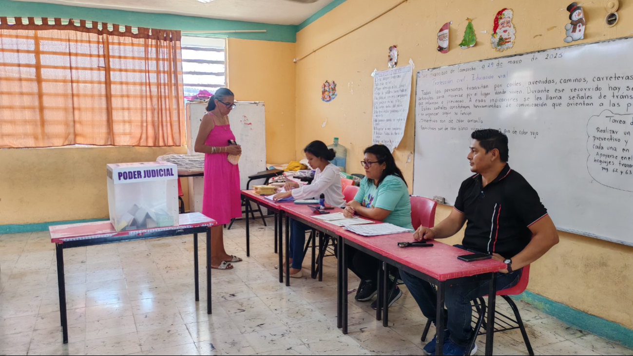 Vecinos de la Fidel Velázquez acuden a votar Vecinos de la Fidel Velázquez acuden a votar