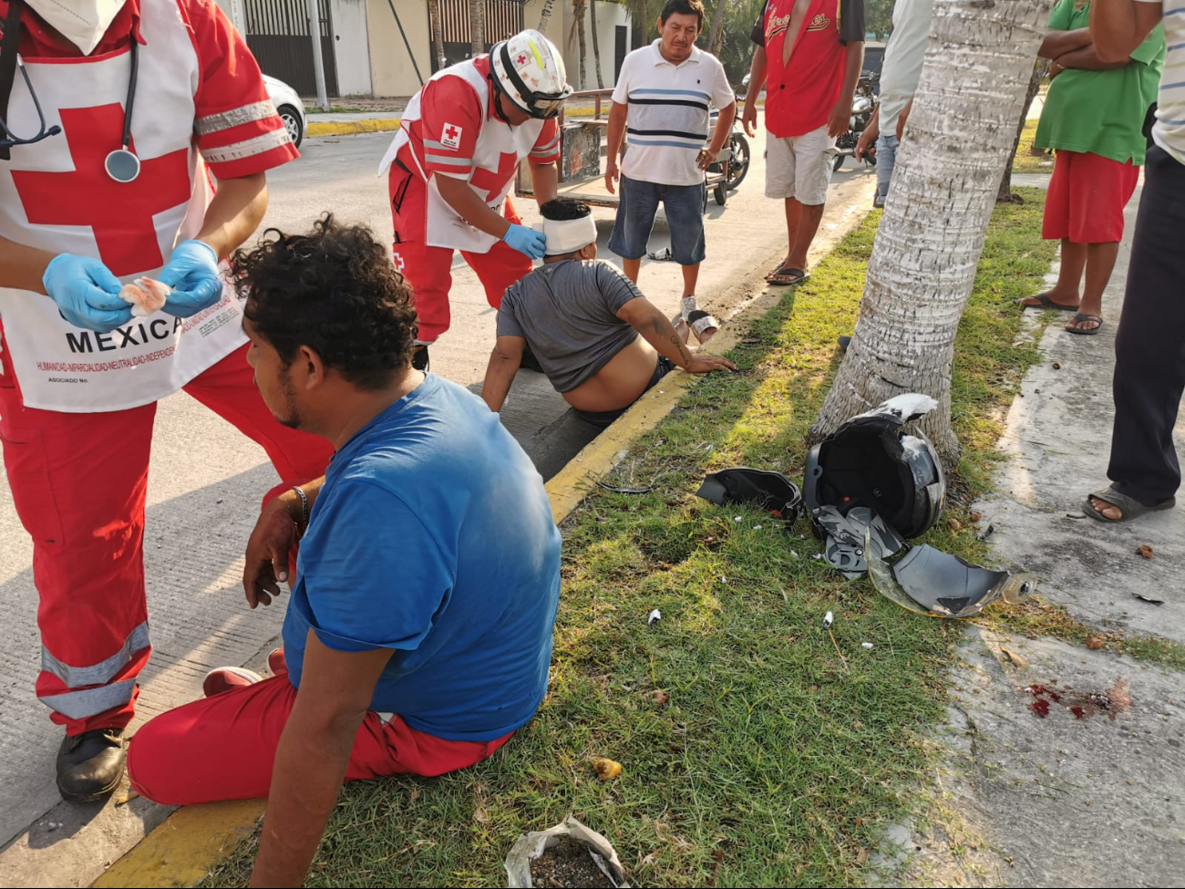Motociclistas se accidentan en Carmen; uno huye lesionado del lugar