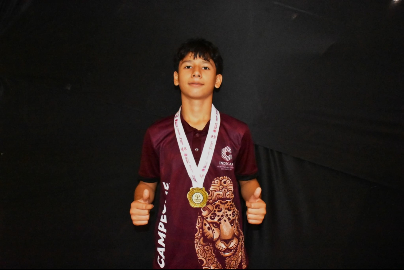 Campeche gana su primera medalla de oro en luchas asociadas con Johan Heredia