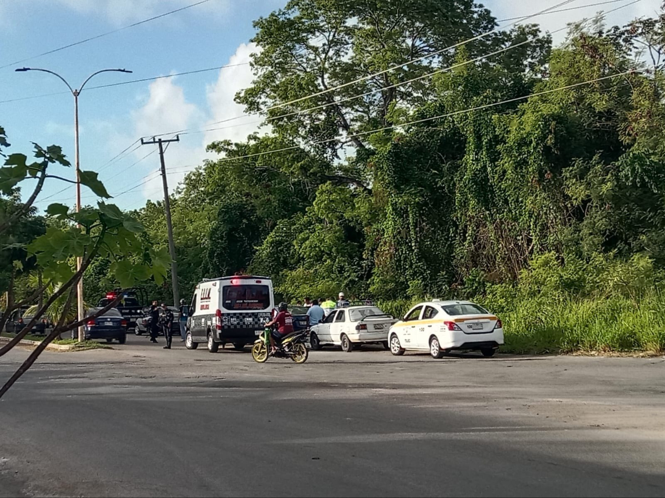 Mujer resulta herida tras fuerte choque en la colonia Miraflores de Chetumal